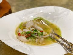 黄椒酸汤煮南非鲜鲍鱼-誉珑轩