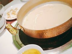-洪氏嗨捞·广东猪肚鸡·椰子鸡火锅(西咸万象城店)