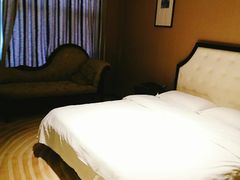 -铂逸梦秦酒店(横店梦幻谷店)