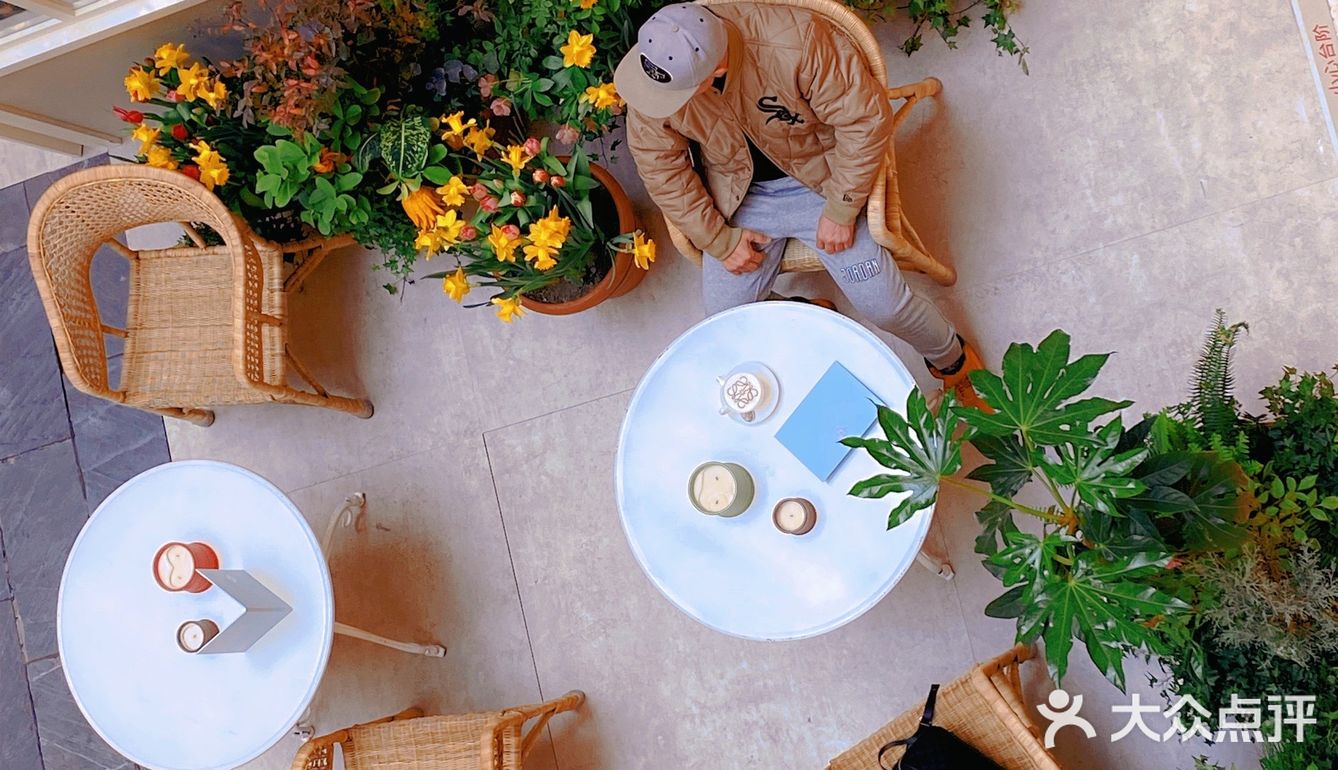 咖啡探店一第六百一十九家LOEWE快闪店