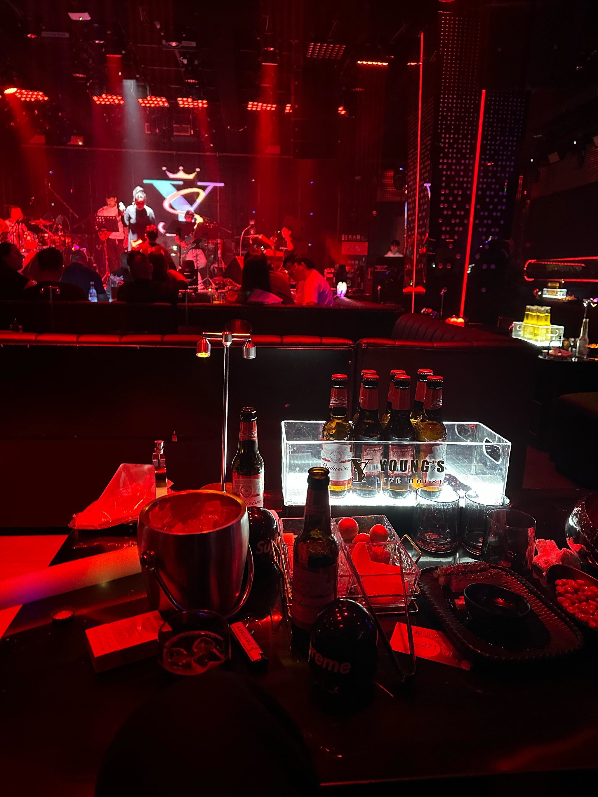 夜店狂欢不思归