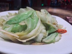 手撕莲花白-老滇山寨•云南特色菜•地方菜•民族风情歌舞表演(金碧店)