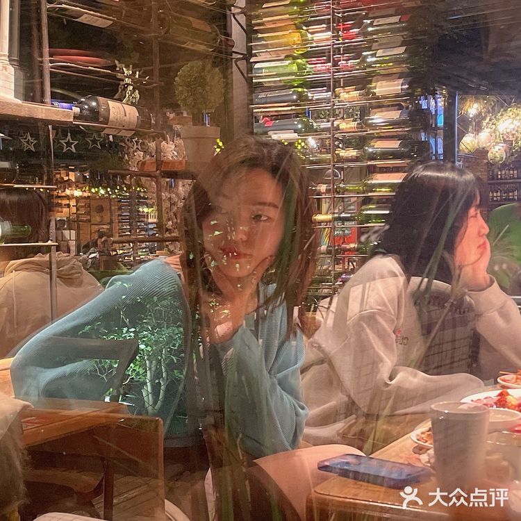胡桃里真是只能图氛围感了