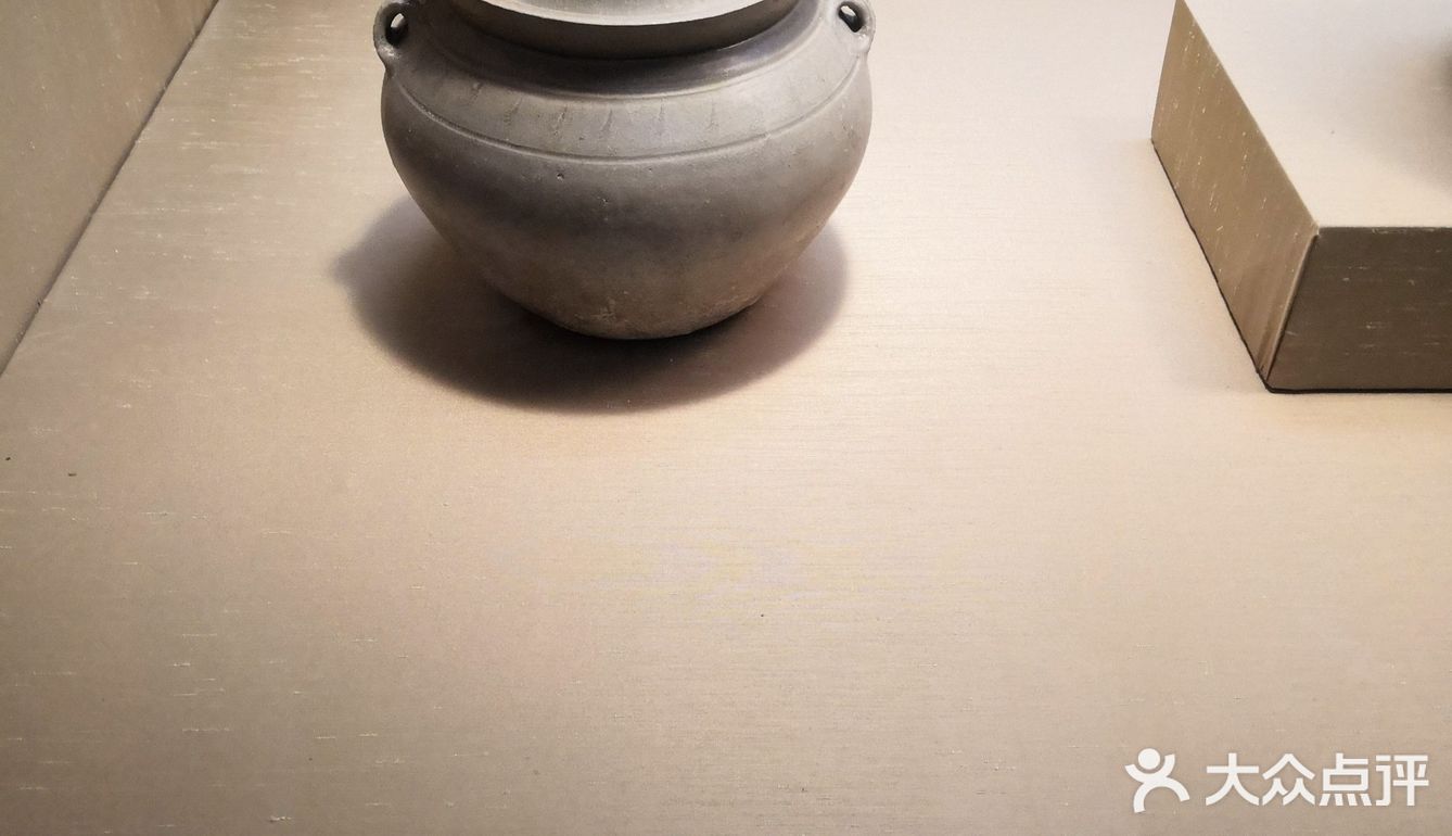 苏州博物馆馆身以灰白两色为主