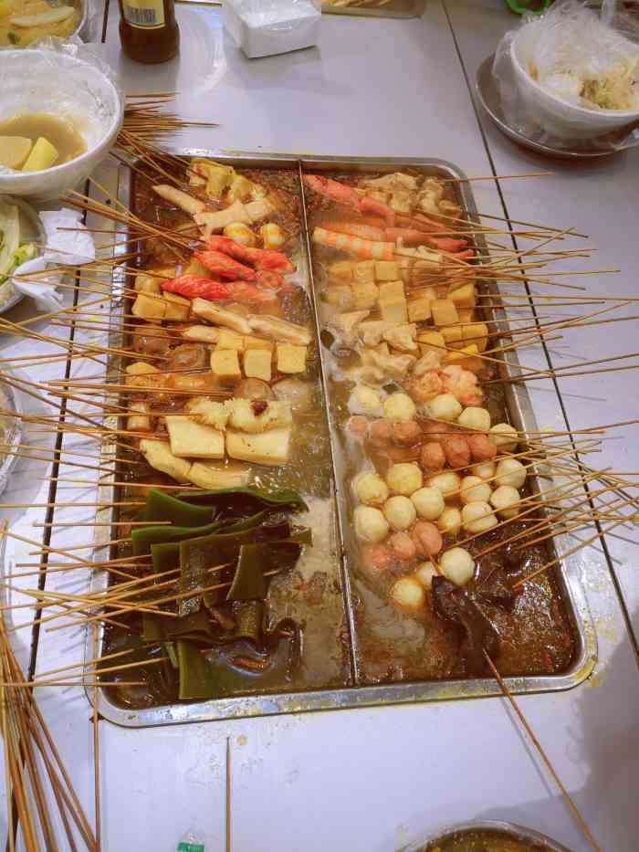 地址位于北行,挺小一家店,基本可以坐满,价位便宜,味道一般,味道有点