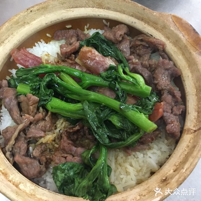 牛肉拼腊肠煲仔饭