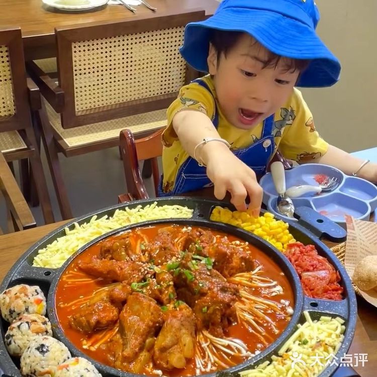 追韩剧不如吃韩式炸鸡 多少次来街上就为了这家韩国料理店