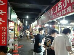 -洪河半边街夜市