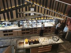 面包甜点陈列柜-初蓉丨遇见新川菜(亲贤街荣耀店)