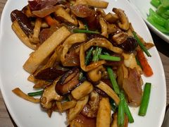 腊肉炒三菇-四道菜·福建菜馆(新街口金鹰店)