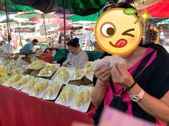 正门对面记住这个老太太的榴莲-瓦洛洛传统市场