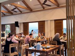 -Chom Cafe and Restaurant