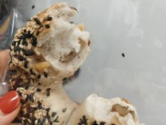 芝麻核桃贝果-DOUBLE HAPPINESS 双喜面包咖啡