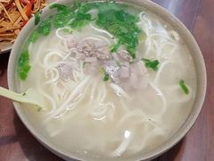 -亮亮面馆(经六路店)