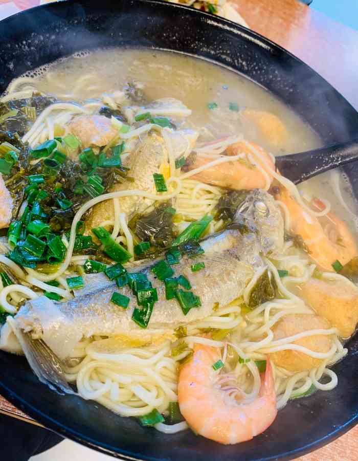 宁海海鲜面-"之前看评价都非常高,说一直等位子,那天不.