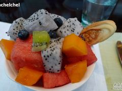 自己装置的水果盅-上海东方佘山翰悦阁酒店·Vie全日制餐厅