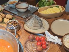 -野山舂·贵州现舂酸汤火锅(鸿通城店)