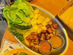 烤猪颈肉佐菠萝紫苏叶-Blac+Blac(中海环宇荟店)