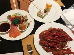 -大中华希尔顿酒店-念自助餐·嗨啤·小龙虾