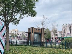 -奕欧来上海购物村停车场