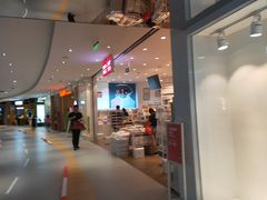 -名创优品(广州萝岗万达广场店)