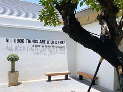 -Chom Cafe and Restaurant