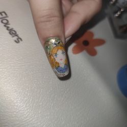 -花岐款式专研健康美甲沙龙