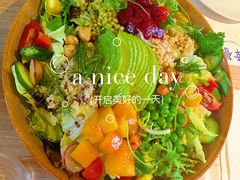 牛油果杏仁藜麦沙拉-幸薈飯堂