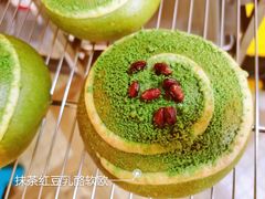 抹茶红豆乳酪软欧-风车面包