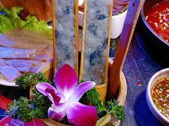 百分百纯虾滑-热火朝天鲜切牛肉火锅(南强街巷店)