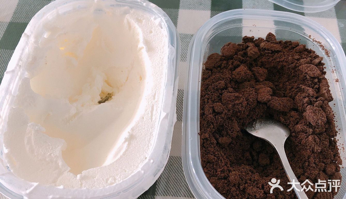 配着奥利奥碎吃，不要太好吃。哈哈哈 自己在家里