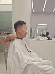 -PE SALON