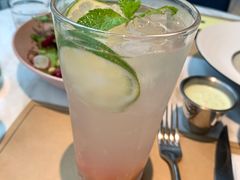 蜜桃鲜芭乐气泡水-乔泰勒JOETYLER西餐厅(曲江店)