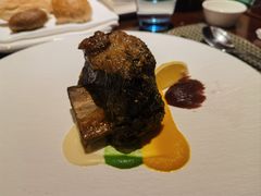 低温慢烤牛肋排配红酒梨-上海兴国宾馆香樟园西餐厅