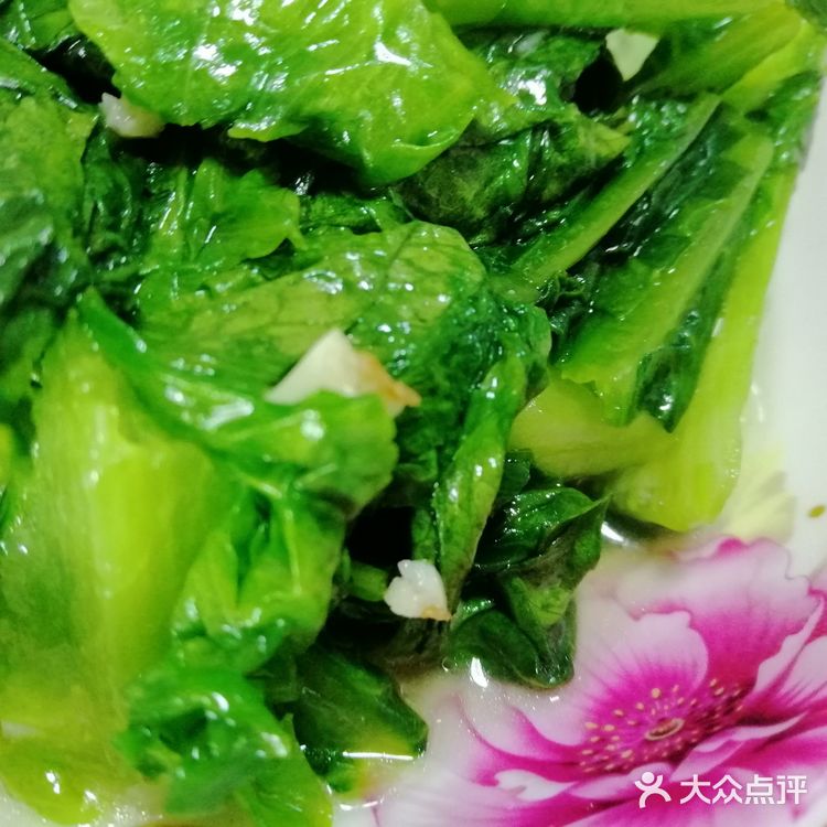 秋季的蔬菜不比春夏差，最爱香软的～清炒油麦菜！