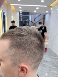 点击看大图 -七分屋LA·烫发·染发·剪发
