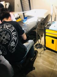-鳌首刺青纹身 穿孔饰品店
