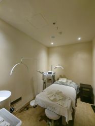 -洛伊科技抗衰护肤中心