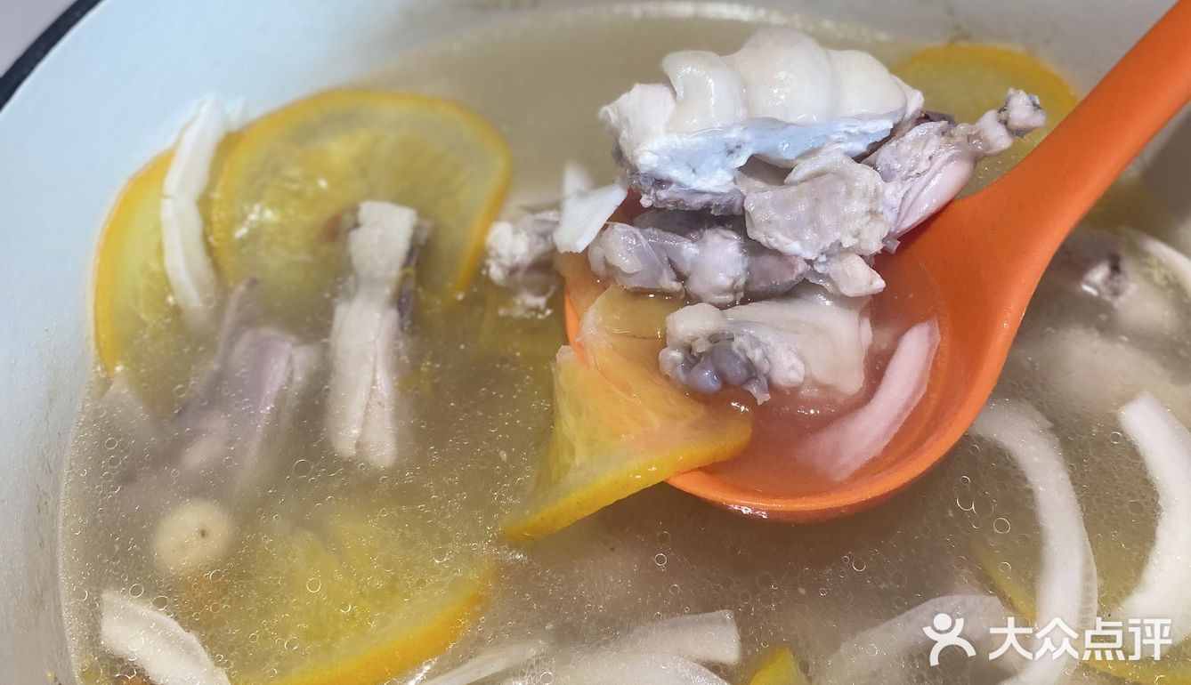 佛山美食广州必吃椰子鸡火锅。很正宗