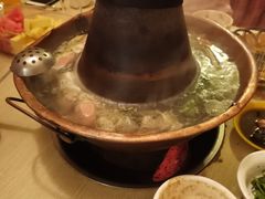 -洞庭洲·防空洞火锅·烧烤·铜锅涮肉(新百广场店)