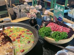 -鹿鸣山草本茶香火锅(园西路店)