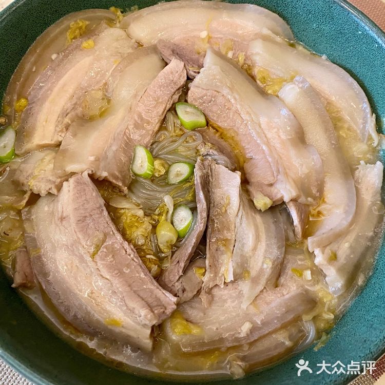 下酸菜，再下肉，下盐，20分钟到半小时OK