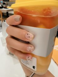 -花岐款式专研健康美甲沙龙