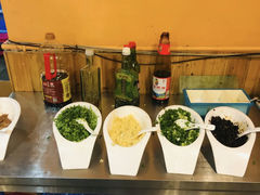 自助取餐区-抚仙湖生态石锅鱼野生菌(告庄店)