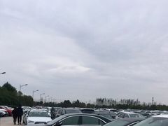 -奕欧来上海购物村停车场