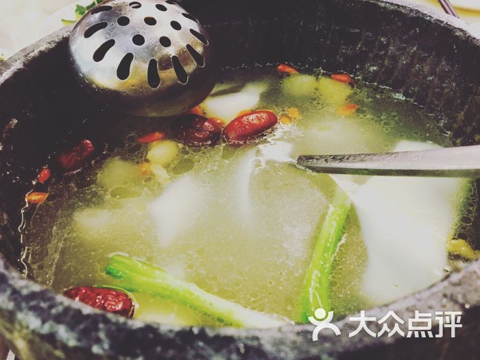 墨脱石锅椰子鸡