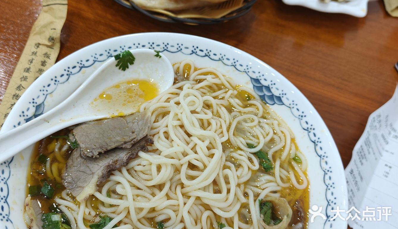 牛肉面热乎乎