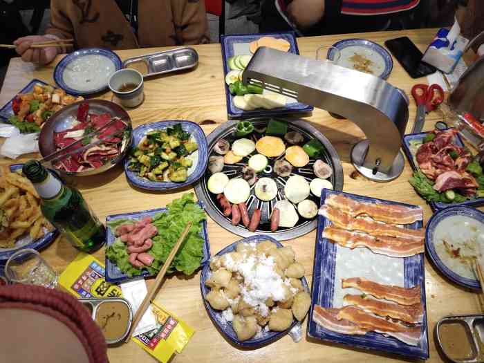 市井烤肉芥园道店-"[调皮] [薄荷]环境:感觉一进去就有.