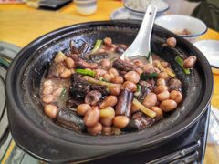 花生焖黄鳝-东方之猪四更烤乳猪(金垦总店)