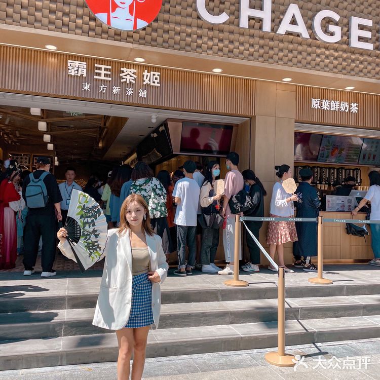 霸王茶姬开到成都了，春日桃桃好好喝